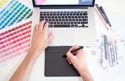 LogoAI creador de logos automático